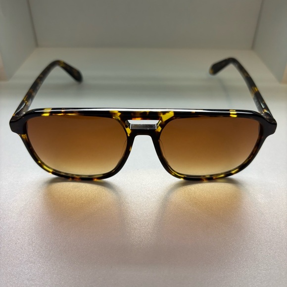 Quay On the Fly Sunglasses - Picture 3 of 7